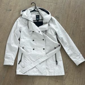 Pulse rain coat with detachable hood